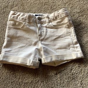 Girls GAP white denim shorts. Size 6/S.
